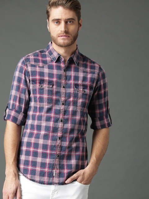 

Roadster Men Navy Blue & Pink Regular Fit Checked Casual Shirt