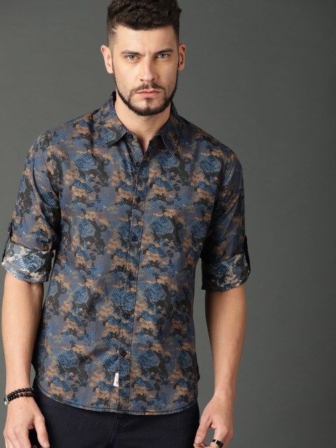 

Roadster Fast and Furious Men Grey & Black Regular Fit Printed Casual Shirt