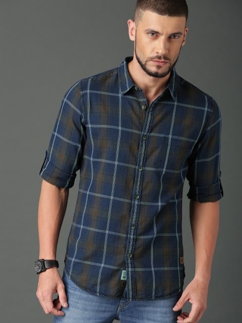 

Roadster Men Navy Blue & Brown Regular Fit Checked Casual Shirt