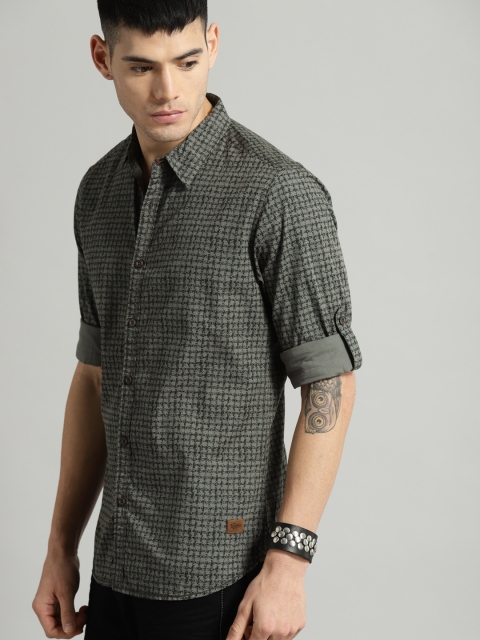 

Roadster Men Charcoal Grey Regular Fit Checked Casual Shirt