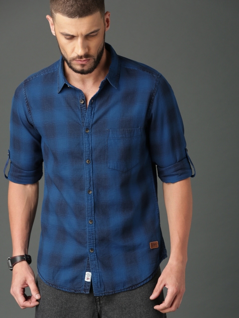 

Roadster Fast and Furious Men Navy Blue & Blue Regular Fit Checked Casual Shirt