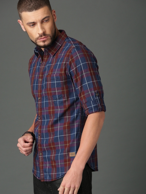 

Roadster Men Navy Blue & Maroon Regular Fit Checked Casual Shirt