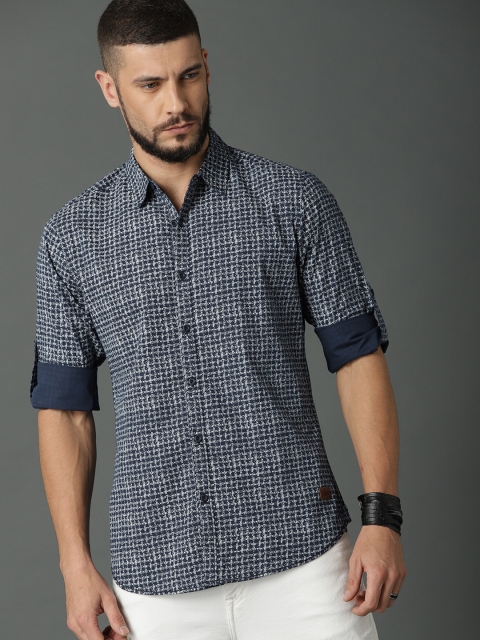 

Roadster Fast and Furious Men Navy Blue Regular Fit Checked Casual Shirt