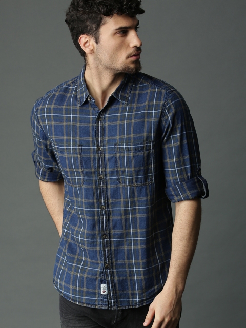 

Roadster Men Navy Blue & Olive Green Chambray Regular Fit Checked Casual Shirt