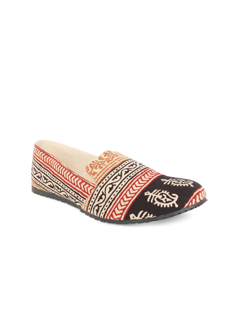 

Kanvas Men Off-White Printed Slip-On Sneakers