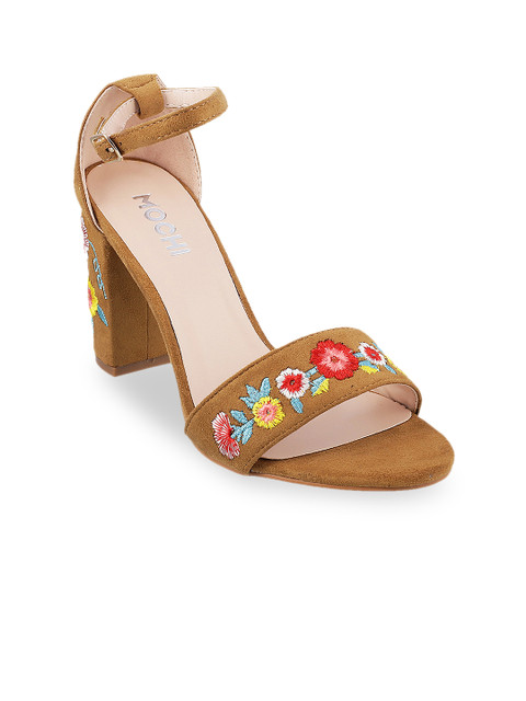 

Mochi Women Tan Woven Design Sandals