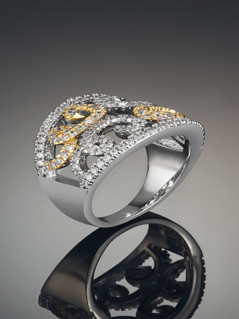 

shaze Women Silver-Toned Embellished Ring