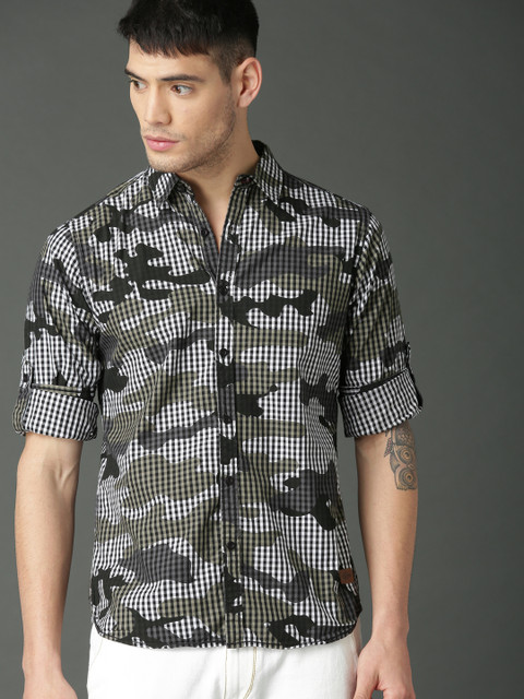 

Roadster Men Olive Green & White Regular Fit Checked Casual Shirt