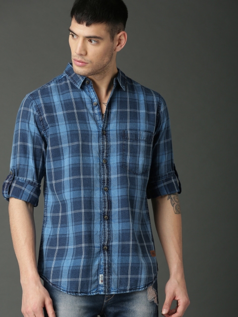 

Roadster Men Blue Regular Fit Checked Casual Shirt