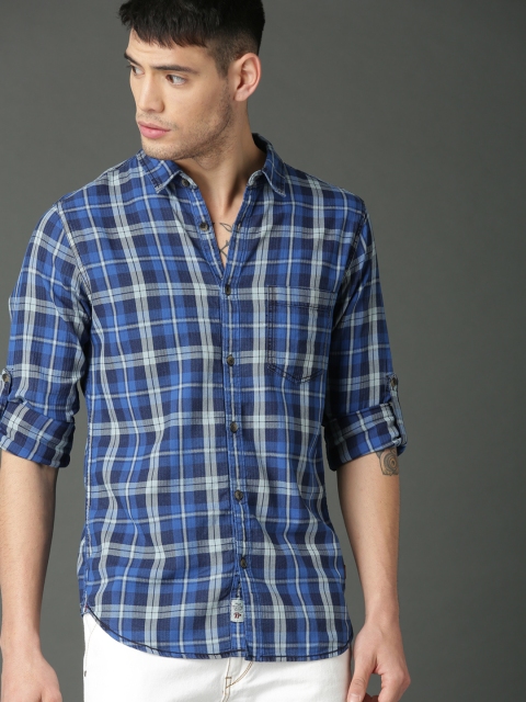 

Roadster Men Blue Regular Fit Checked Casual Shirt