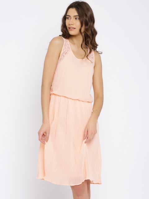 

Vero Moda Peach-Coloured Blouson Dress