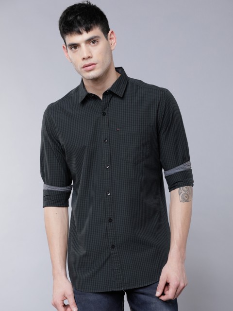 

Black coffee Men Green & Black Slim Fit Checked Casual Shirt
