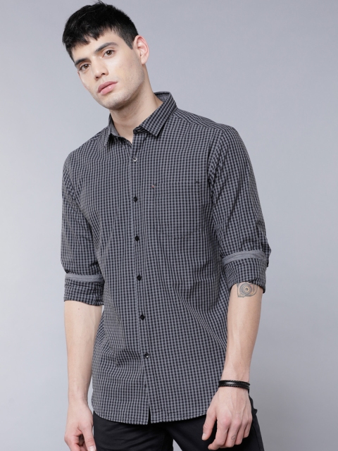 

Black coffee Men Grey & Black Slim Fit Checked Casual Shirt