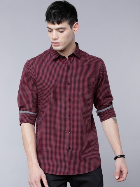 

Black coffee Men Red & Black Slim Fit Checked Casual Shirt
