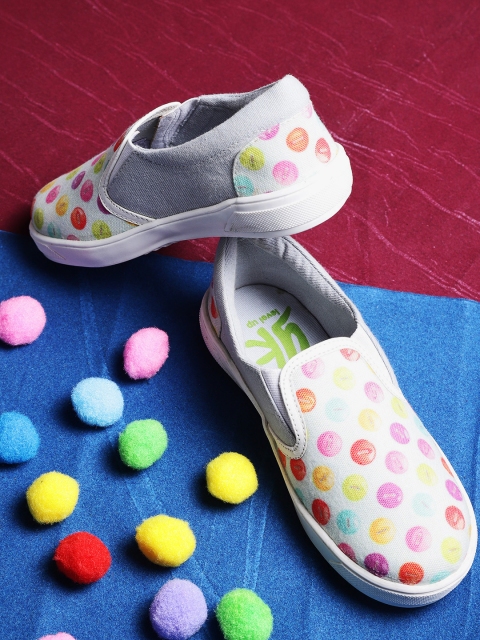 

YK Girls Grey Printed Slip-On Sneakers