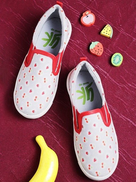 

YK Girls Grey Printed Slip-On Sneakers