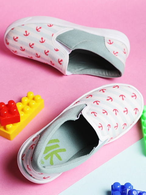 

YK Girls Green & Off-White Printed Slip-On Sneakers