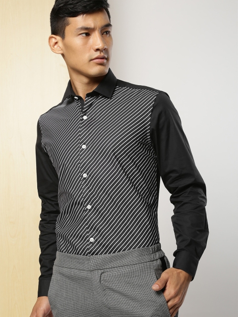 

INVICTUS Men Black & Grey Slim Fit Striped Semiformal Shirt