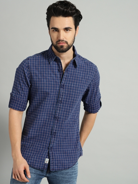 

Roadster Men Navy Blue & Pink Regular Fit Checked Casual Shirt