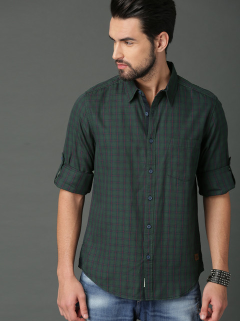 

Roadster Men Green & Navy Blue Regular Fit Checked Casual Shirt