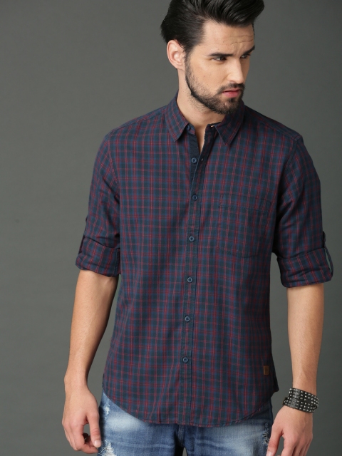 

Roadster Men Navy Blue & Red Regular Fit Checked Casual Shirt