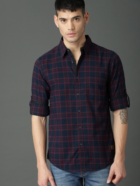 

Roadster Men Navy Blue & Maroon Regular Fit Checked Casual Shirt