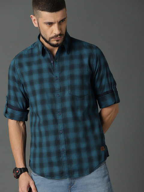 

Roadster Men Blue Regular Fit Checked Casual Shirt