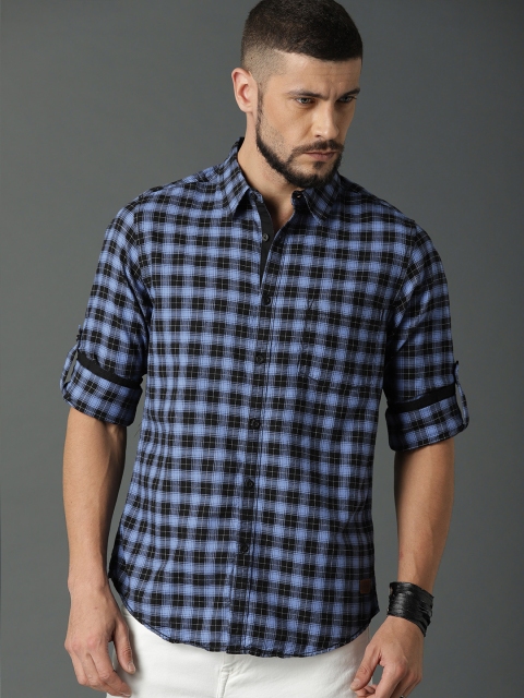 

Roadster Men Blue & Black Regular Fit Checked Casual Shirt