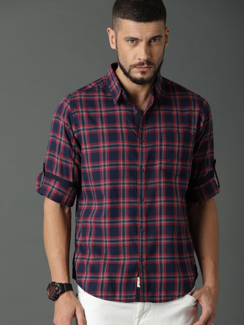 

Roadster Men Navy Blue & Red Regular Fit Checked Casual Shirt