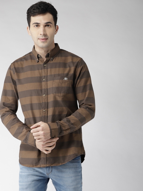 

Aeropostale Men Brown Regular Fit Striped Casual Shirt