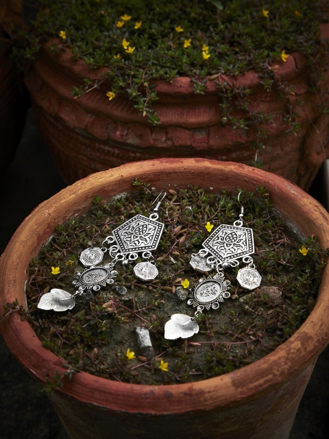 

ZeroKaata Silver-Toned Contemporary Drop Earrings