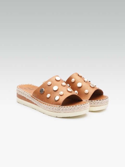 

Carlton London Women Brown Solid Sandals