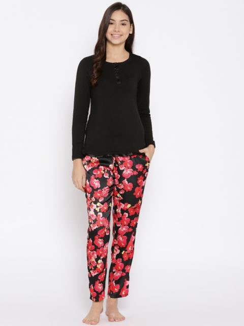 

Sweet Dreams Women Black & Red Printed Night Suit 2237G7