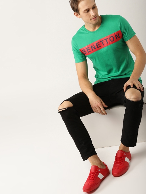 

United Colors of Benetton Men Green Solid Round Neck T-shirt