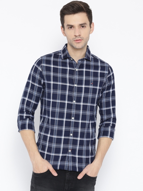 

Tommy Hilfiger Men Navy Blue & White Regular Fit Checked Casual Shirt