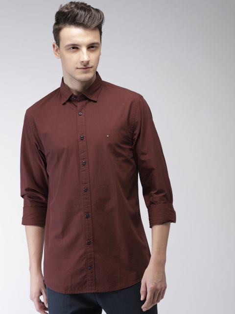 

Tommy Hilfiger Men Maroon Regular Fit Solid Casual Shirt
