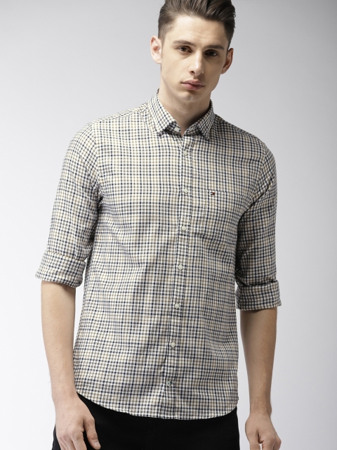 

Tommy Hilfiger Men White & Black Regular Fit Checked Casual Shirt