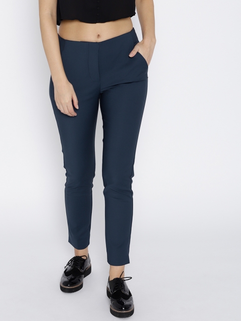

MANGO Women Navy Regular Fit Solid Cropped Trousers, Navy blue