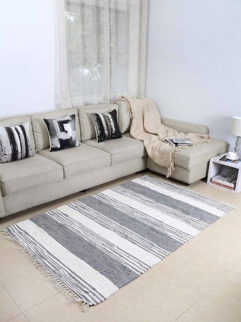 

House This Grey & White Textured Dhurrie