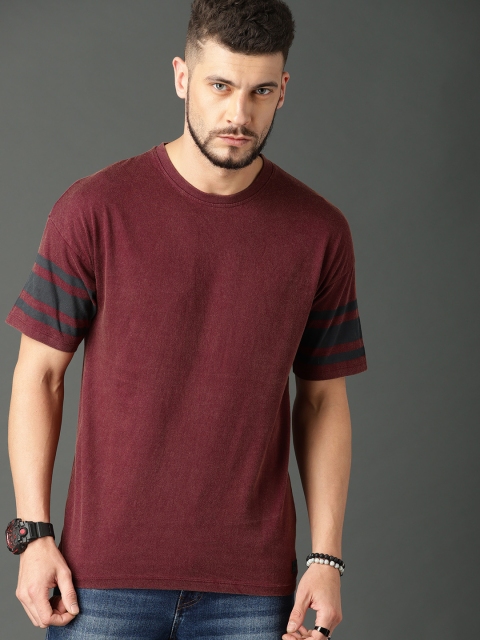 

Roadster Men Maroon Solid Round Neck T-shirt