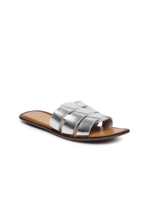 

Catwalk Women Silver-Toned Solid Open Toe Flats