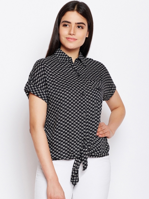 

Oxolloxo Women Black & Off-White Regular Fit Printed Casual Shirt