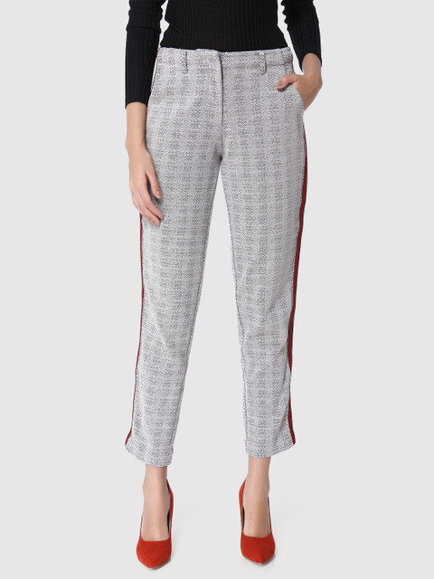 

Vero Moda Women Grey Regular Fit Self Design Regular Cropped Trousers