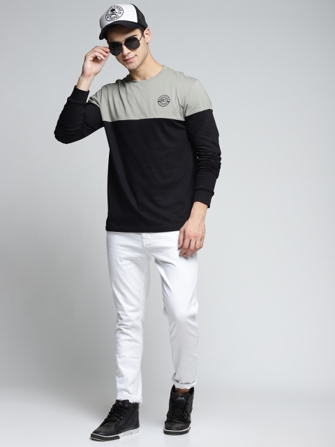 

Difference of Opinion Men Grey & Black Colourblocked Round Neck T-shirt