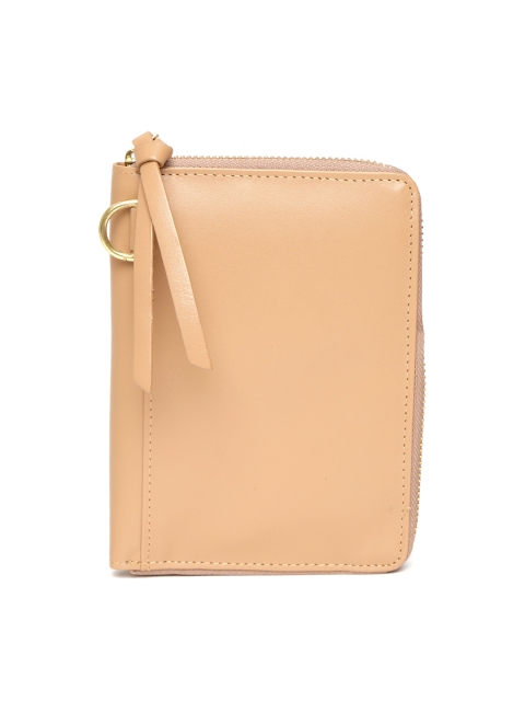 

Hidesign Men Beige Leather Solid Passport Holder