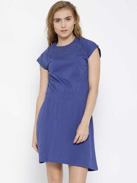 

Sera Women Blue Solid Cinched Waist Dress