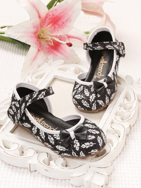 

Walktrendy Girls Black & White Printed Ballerinas