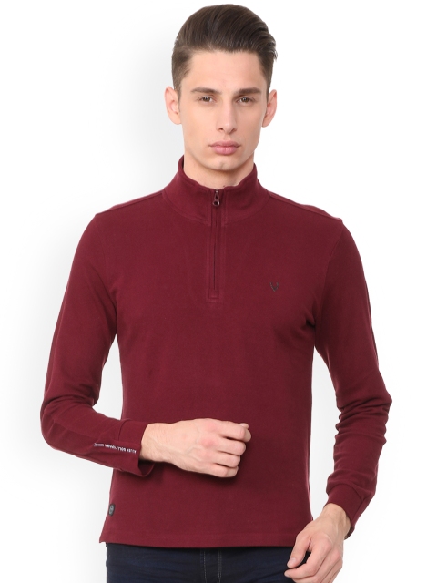 

Solly Sport Men Maroon Solid High Neck T-shirt