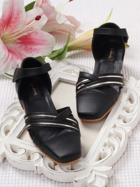 

Walktrendy Girls Black Solid Ballerinas
