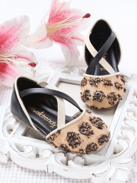 

Walktrendy Girls Beige & Black Solid Ballerinas